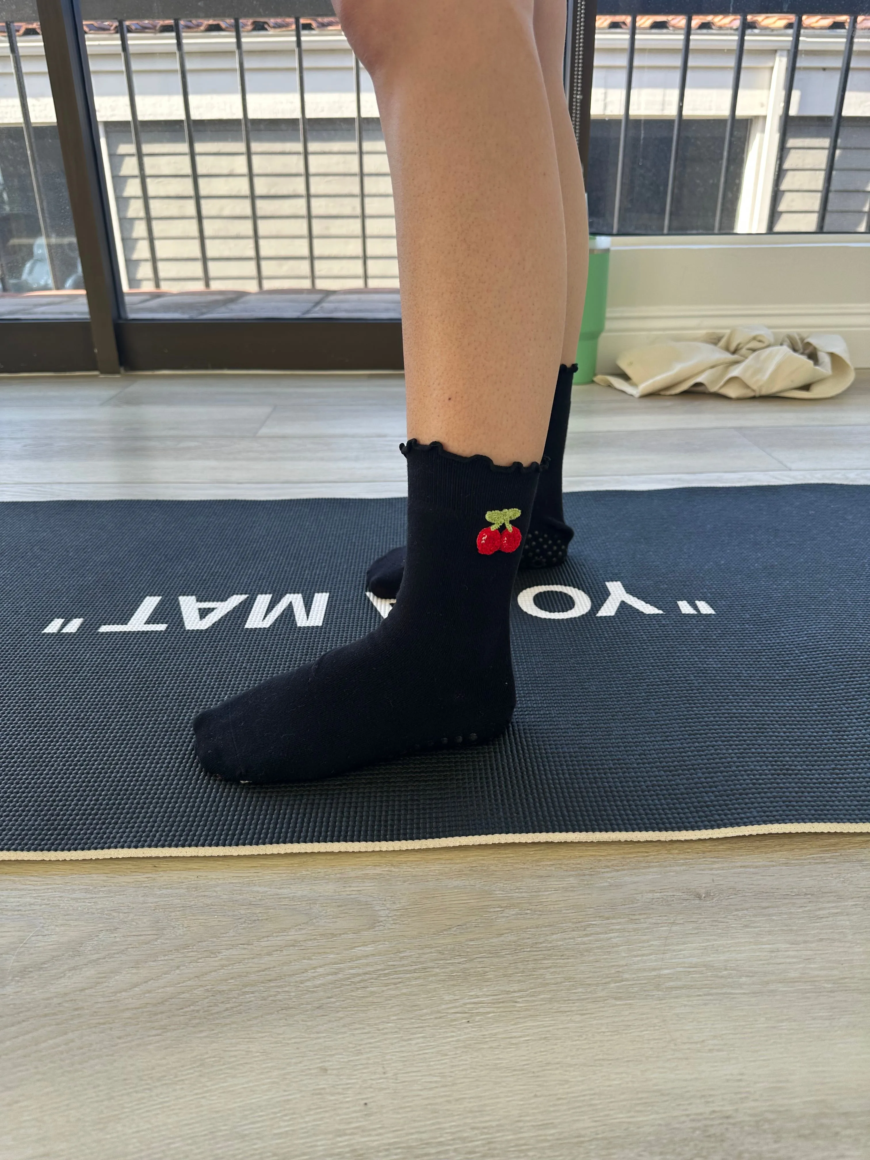 Black trendy non slip girp socks for Barre/Pilates/Yoga Grip Socks