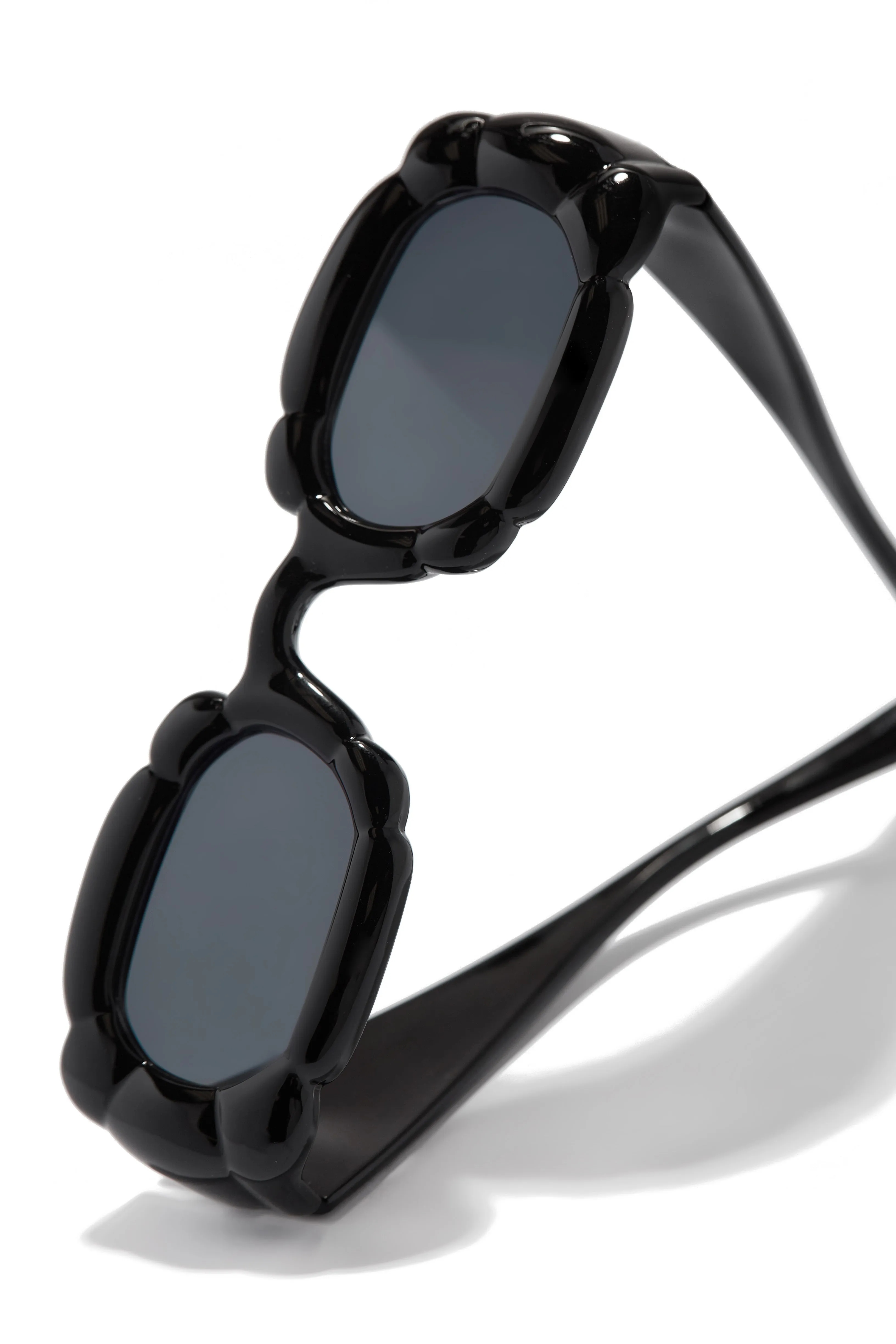 Pure Honey Unique Standout Frame Sunglasses - Black